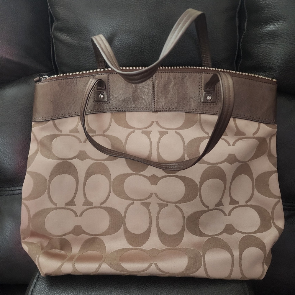Large Coach Bag - Picture 2 of 3